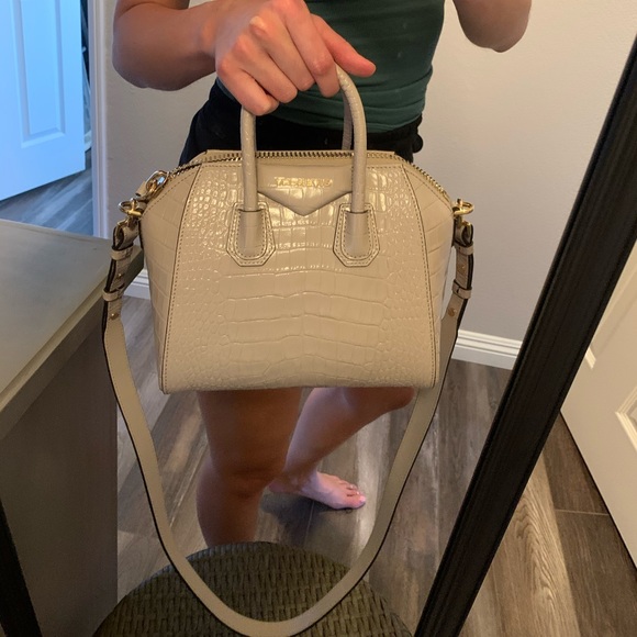 Givenchy Antigona mini bag in Dune - Picture 7 of 9